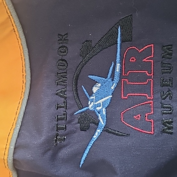 CHENERAL Two-Tone Puffer Jacket - Picture 3 of 11